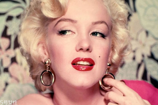 丸子头一般扎什么位置最好,好看丸子头怎么扎 丸子头一般扎什么位置最好,好看丸子头怎么扎