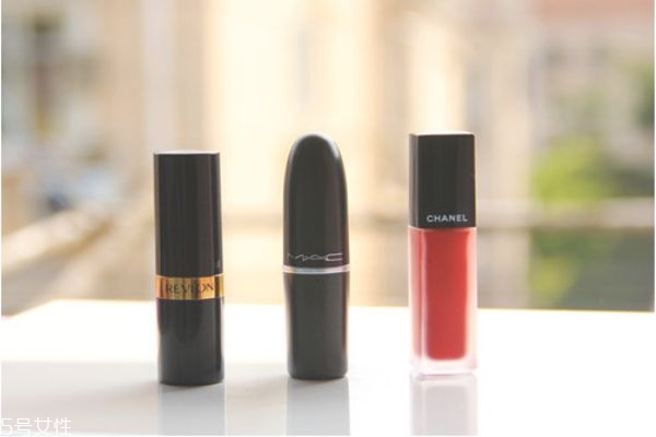 美瞳能用水冲洗吗,美瞳可以用水冲一下吗