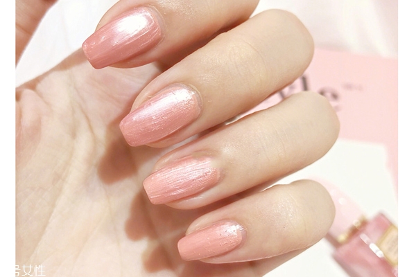 眼妆和唇妆的颜色搭配技巧,红唇配什么眼妆