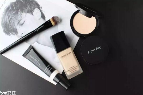 固体香水和液体香水哪个好,固体香水和液体香水的区别