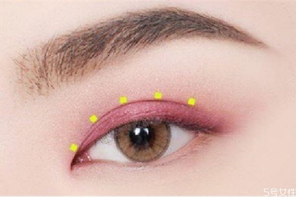 眼妆亮片怎么贴才好看图片,眼妆亮片怎么贴步骤