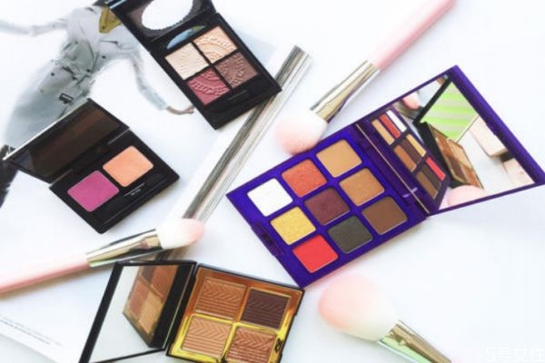 眼影过期了再用会有什么后果,眼影过期了用了会怎样 眼影过期了再用会有什么后果,眼影过期了用了会怎样