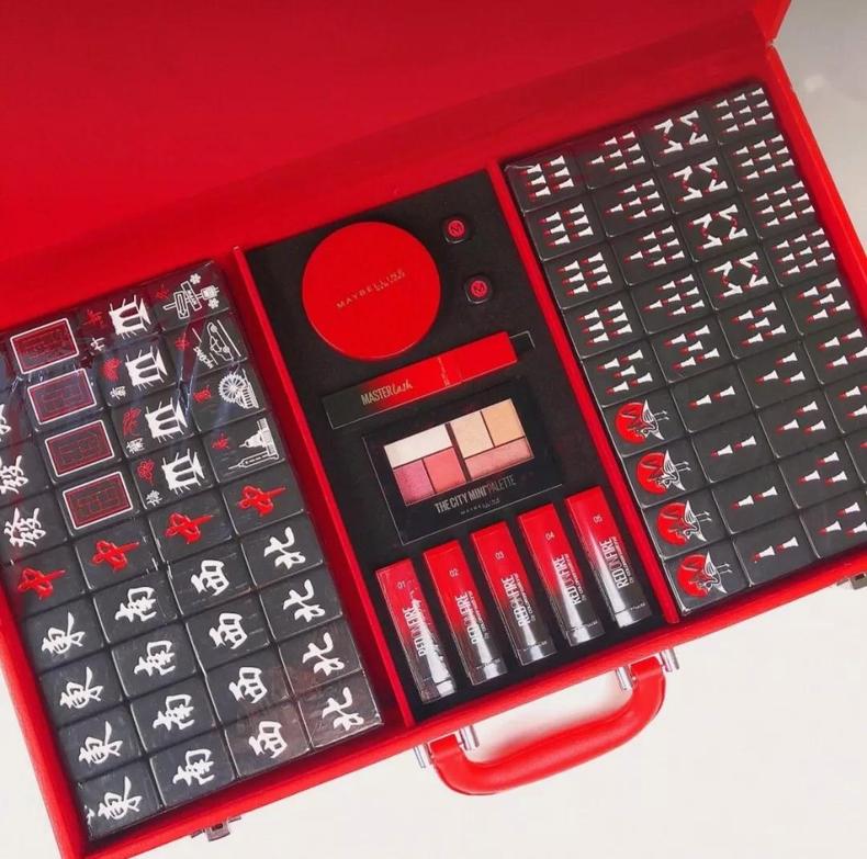 定妆喷雾可以在补妆的时候用吗,定妆喷雾可以补水吗