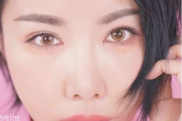 卷发什么颜色最洋气,卷发适合的颜色