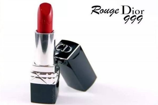 眼镜要一直戴还是偶尔戴比较好,戴框架眼镜好还是戴隐形眼镜好 眼镜要一直戴还是偶尔戴比较好,戴框架眼镜好还是戴隐形眼镜好