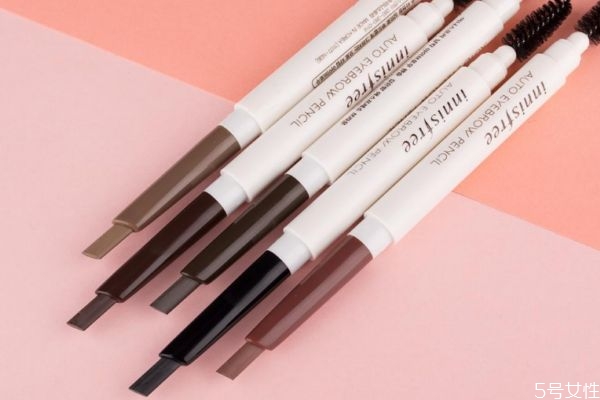 眉笔表面发白怎么回事,眉笔表面发白是坏了吗 眉笔表面发白怎么回事,眉笔表面发白是坏了吗