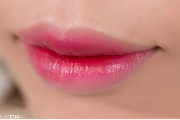 涂唇釉的方法,涂唇釉的方法视频