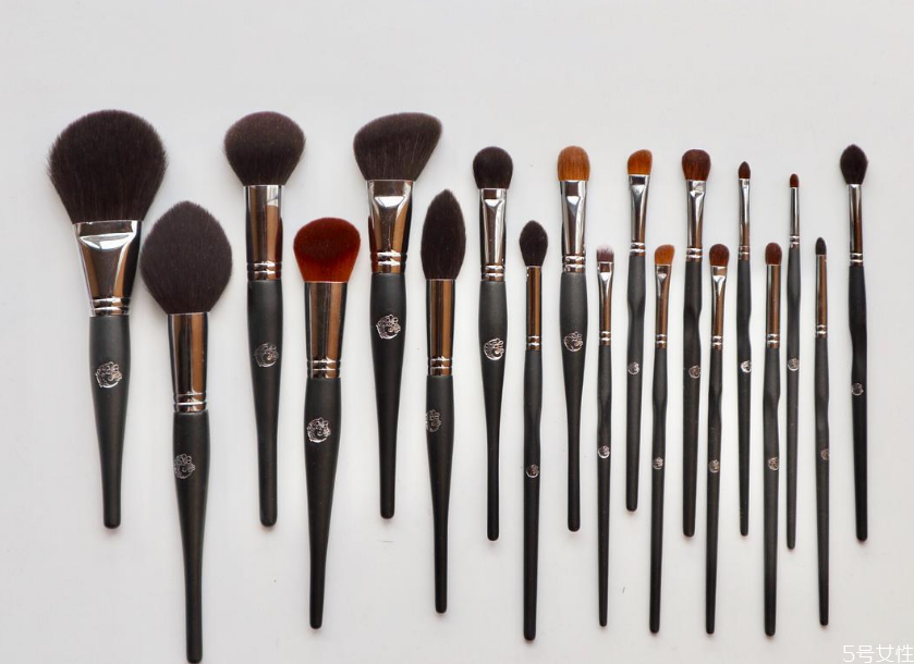艾诺琪化妆刷的几个系列,魅丝蔻和艾诺琪化妆刷哪个好