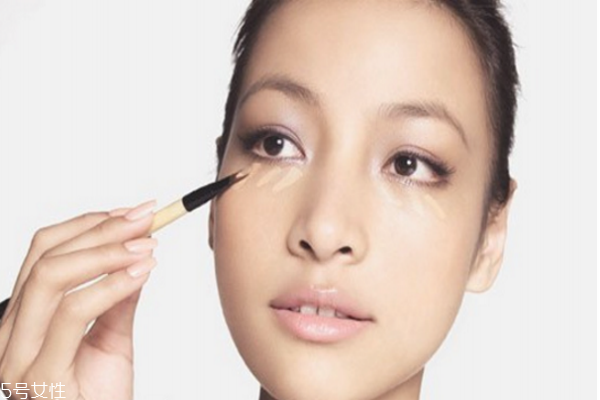 怎么化妆才能变漂亮,如何学会化妆打扮自己