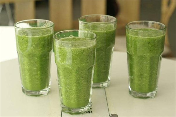 西芹榨汁叶子需要吗(西芹榨汁叶子需要吗)