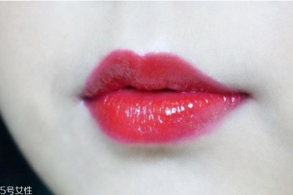 兰蔻和阿玛尼气垫哪个好,兰蔻的气垫好用还是阿玛尼的气垫好用