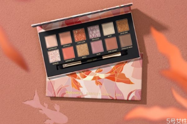 完美日记锦鲤盘眼影怎么画初学者,完美日记锦鲤盘眼影怎么画用什么东西画眼影