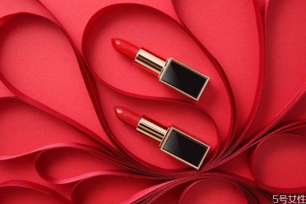 天气热口红会化吗,夏天口红会化吗