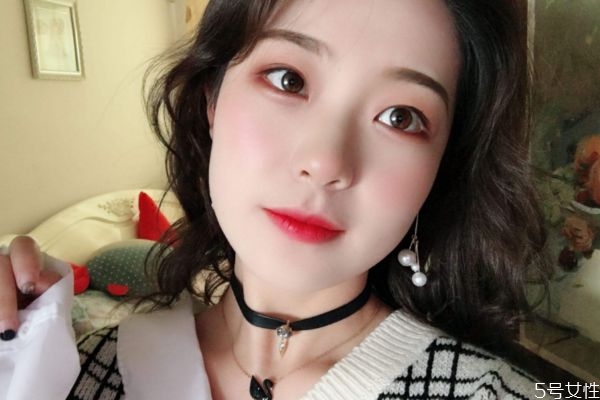 上班的妆容应该是怎样的,日常上班化妆需要什么