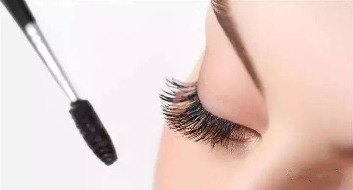 睫毛涂了睫毛膏要卸妆吗,睫毛膏要卸妆吗