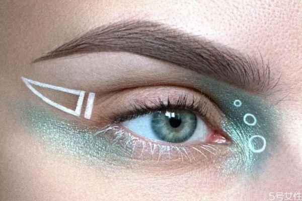 怎么画一个精致的妆容,怎么画出适合自己的妆容 怎么画一个精致的妆容,怎么画出适合自己的妆容