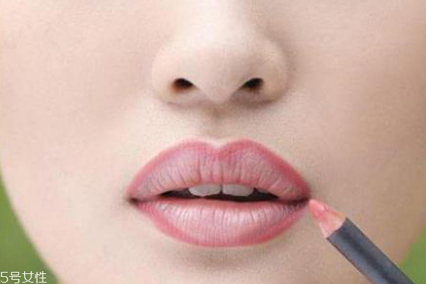 哑光口红应该怎么涂才不会干,哑光口红涂上以后太干怎么办