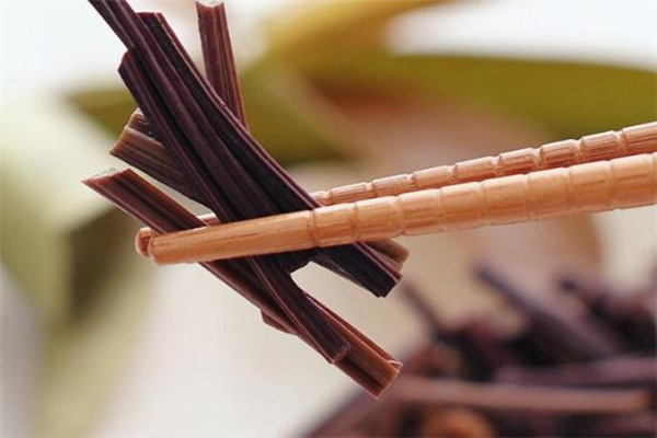 蕨菜晒干怎么做好吃(蕨菜晒干后怎么做好吃)