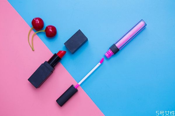 唇釉不开封能保存多久,唇釉未开封,放一年还能用吗