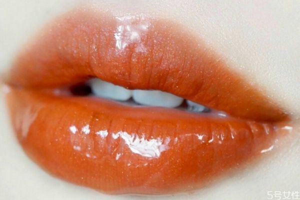 冬天用哑光口红还是水润,冬天适合哑光口红还是滋润口红 冬天用哑光口红还是水润,冬天适合哑光口红还是滋润口红