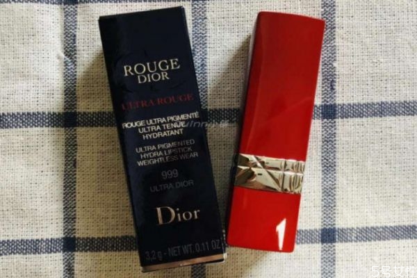 迪奥红管好还是黑管好,迪奥黑管红管区别