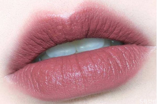 什么口红持久不掉色,哪种口红比较滋润