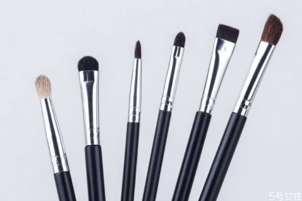 一套化妆刷可以用几年,化妆刷可以用多久 一套化妆刷可以用几年,化妆刷可以用多久