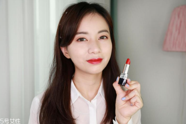 皮肤有点暗黄适合什么颜色的口红,皮肤黄用什么颜色的口红 皮肤有点暗黄适合什么颜色的口红,皮肤黄用什么颜色的口红
