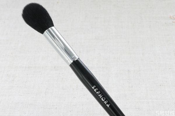 修容和高光可以用一个刷子吗,修容刷和高光刷一样吗 修容和高光可以用一个刷子吗,修容刷和高光刷一样吗