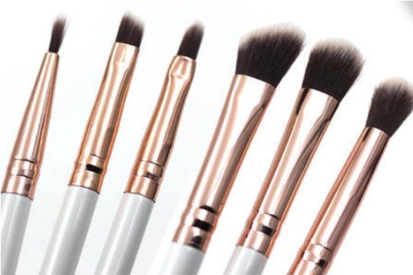 唇刷能当遮瑕刷用吗,唇刷可以用什么代替