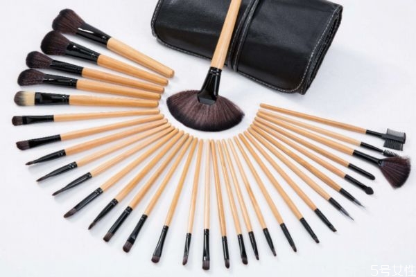 新买的化妆刷第一次怎么清洗,化妆刷第一次怎么清洗没有洗刷液