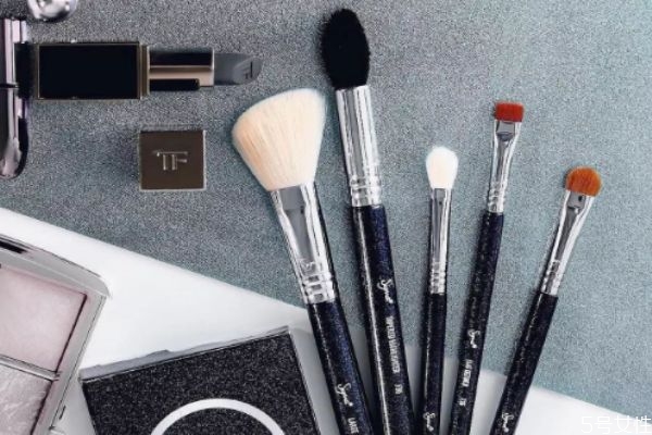 没有清洗剂可以用什么洗化妆刷,没有专门洗化妆刷的用什么洗 没有清洗剂可以用什么洗化妆刷,没有专门洗化妆刷的用什么洗