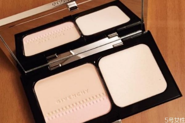 粉饼发霉了还能用吗?,粉扑发霉了还能用吗