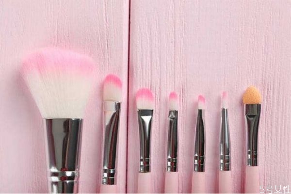 化妆刷可以用洗面奶洗吗?,化妆刷能用洗面奶洗吗