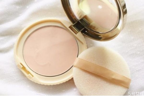 粉饼能当底妆用吗,粉饼可以当粉底用吗