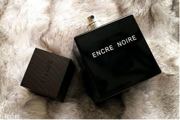 紫色腮红配什么眼影,红色眼影可以当腮红用吗