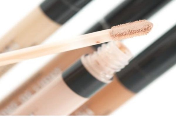 脸上有雀斑用什么遮瑕效果好,大面积雀斑用什么遮瑕