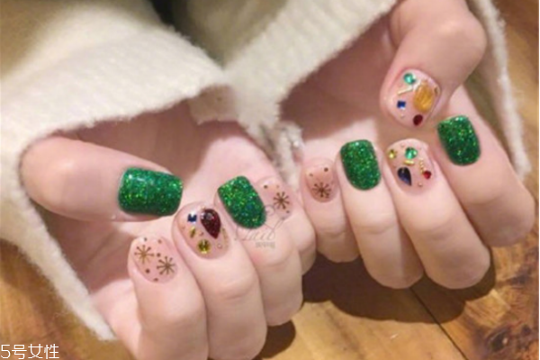 今年最流行美甲,现在最流行的美甲款式