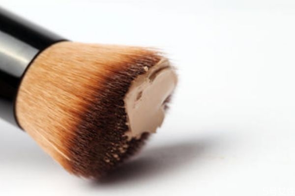 粉底刷每次用完都要洗吗,粉底刷要天天洗吗