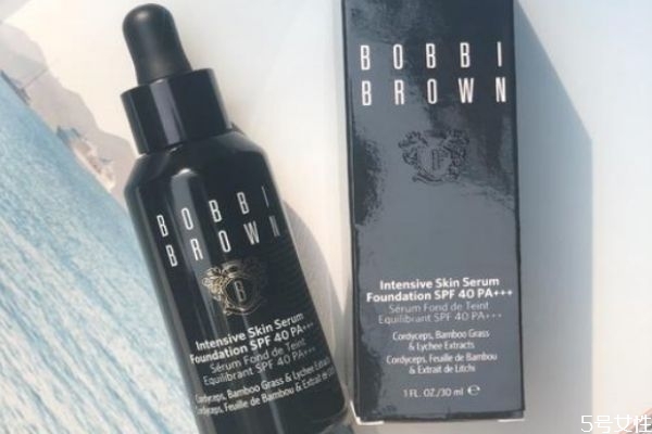 粉底液太干了加点乳还是精油,粉底液加乳液还是精华 粉底液太干了加点乳还是精油,粉底液加乳液还是精华