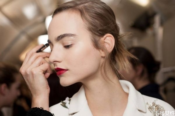 化妆之后可以蒸脸吗,可以每天用热气蒸脸吗