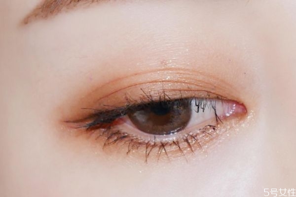 经常戴美瞳眼睛会怎么样,每天戴美瞳对眼睛影响大吗