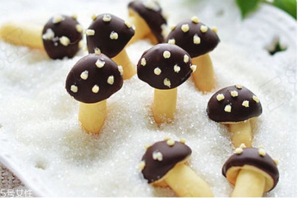 纯色撞色美甲图片大全,美甲多种颜色的拼接 纯色撞色美甲图片大全,美甲多种颜色的拼接