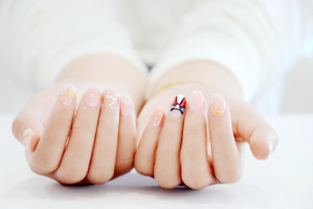 贴片甲和延长甲有什么区别,延长甲和贴片甲哪个好