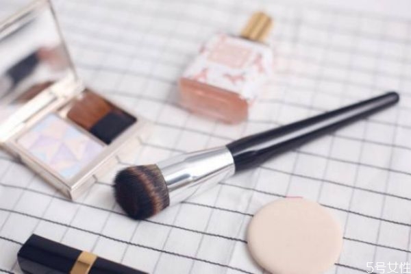 怎么判断化妆刷好不好,化妆刷好坏的区别