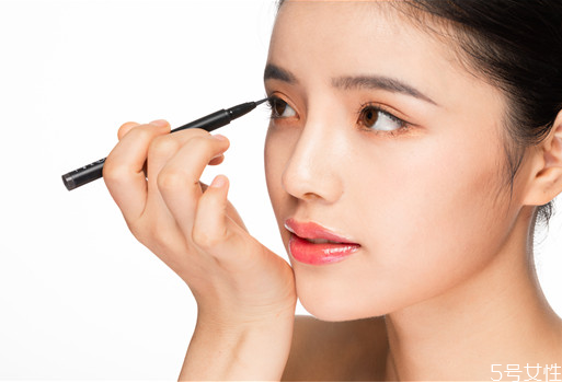 画眼线总是抖怎么办啊,画眼线眼皮抖怎么办