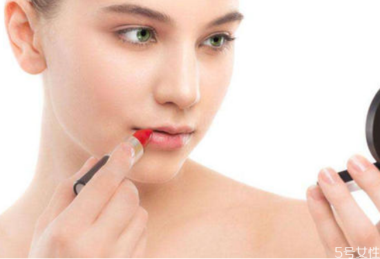 几岁可以涂口红,小朋友几岁才能用口红