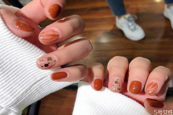 卸甲水对皮肤有什么危害,卸甲水会腐蚀皮肤吗 卸甲水对皮肤有什么危害,卸甲水会腐蚀皮肤吗