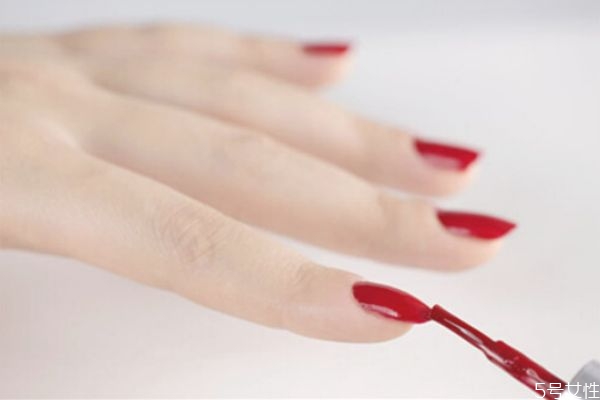 指甲油放时间长了干了怎么办,指甲油太久没用干了怎么办