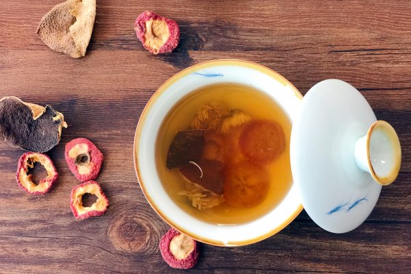 什么人适合喝菊花山楂茶(喝菊花山楂茶有什么好处)